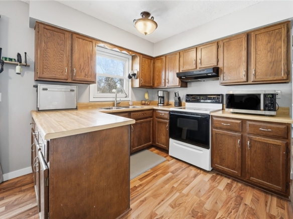 Residentialhouse for sale picture with an address of  3232 Lotus Street in Eau Claire and a list price of 270000