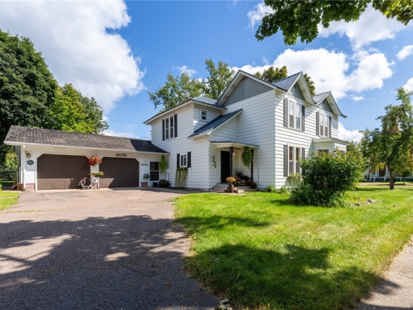 Residentialhouse for sale picture with an address of  334 Grand Avenue in Chippewa Falls and a list price of 289900