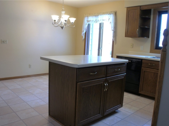 Residentialhouse for sale picture with an address of  3371 Westhaven Court in Eau Claire and a list price of 289900