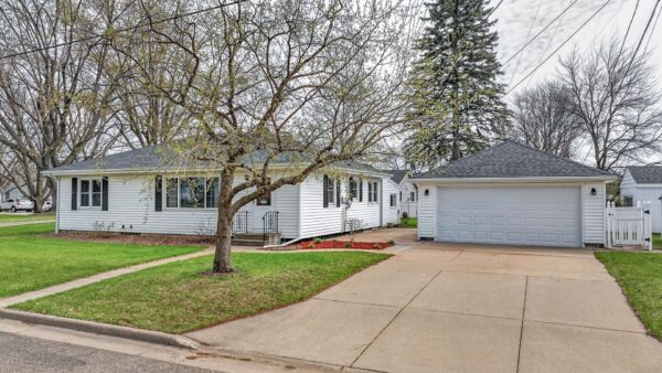 3403 Valmont Avenue Altoona WI 54720 — photo 1