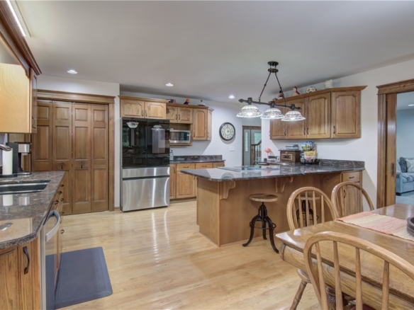 Residentialhouse for sale picture with an address of  3920 Woodcrest Court in Eau Claire and a list price of 950000