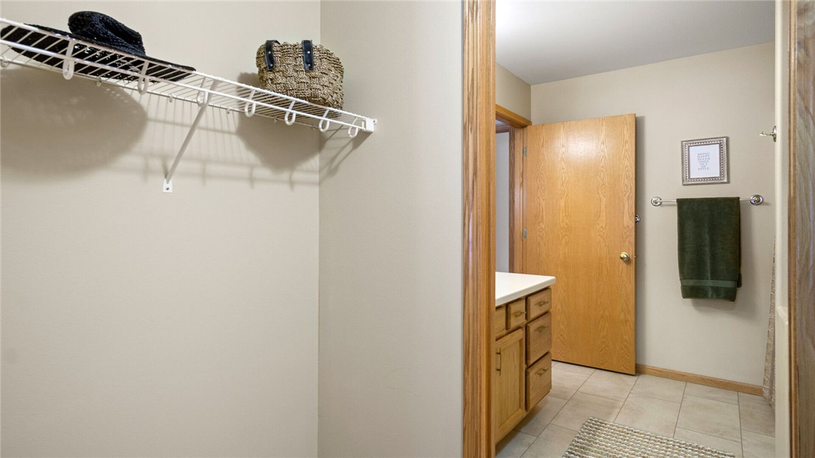 4402-Robin-Meadows-Eau-Claire-WI-54701-3