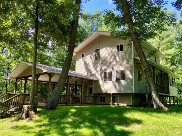 Residentialhouse for sale picture with an address of  4612 Gaslyn Road in Webster and a list price of 415000