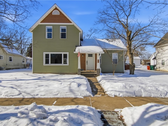 Residentialhouse for sale picture with an address of  628 Balcom Street in Eau Claire and a list price of 294900