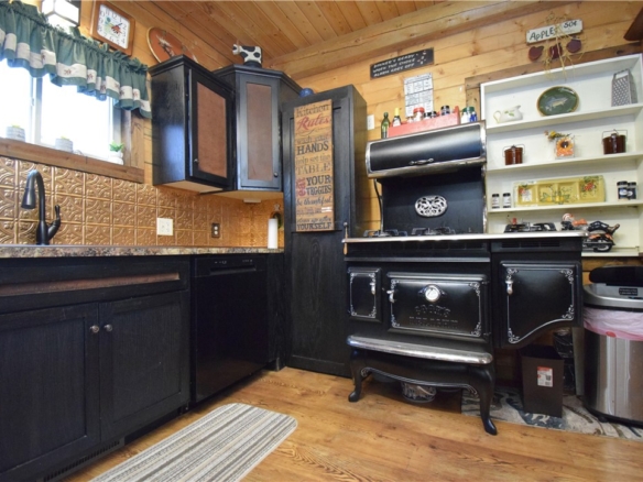 Residentialhouse for sale picture with an address of  6940 Lumberjack Trail in Danbury and a list price of 448500