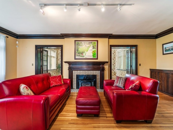 Residentialhouse for sale picture with an address of  707 Columbia Street in Chippewa Falls and a list price of 950000