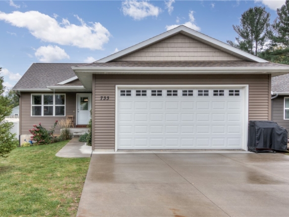 Residentialhouse for sale picture with an address of  733 Gilbert Street in Eau Claire and a list price of 375000