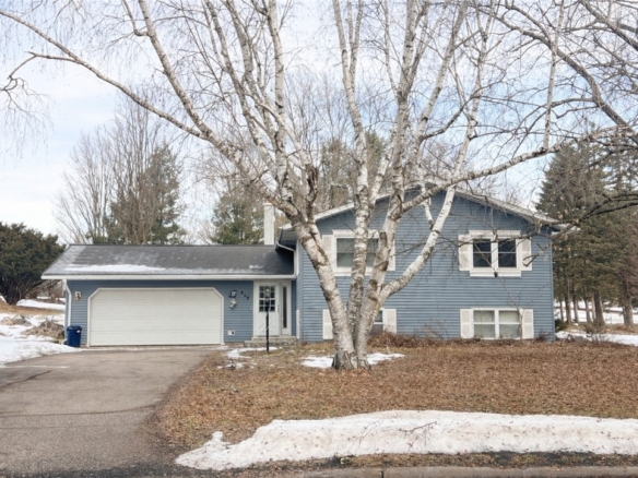 Residentialhouse for sale picture with an address of  813 Ingalls Road in Menomonie and a list price of 290000