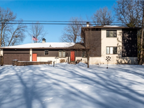 Residentialhouse for sale picture with an address of  9556 27th Avenue in Eau Claire and a list price of 830000