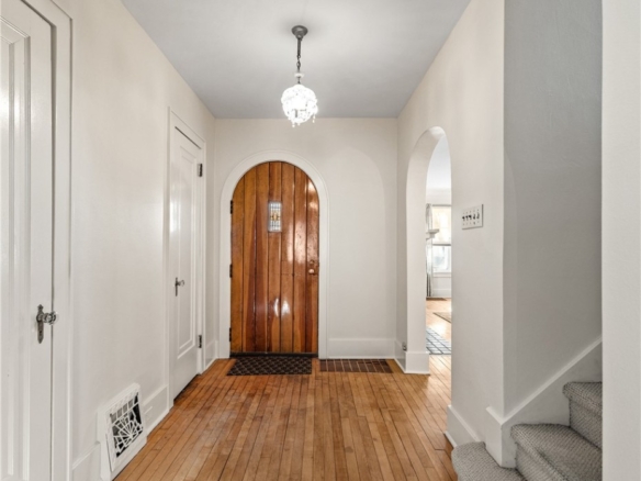 Residentialhouse for sale picture with an address of     in Eau Claire and a list price of 325000