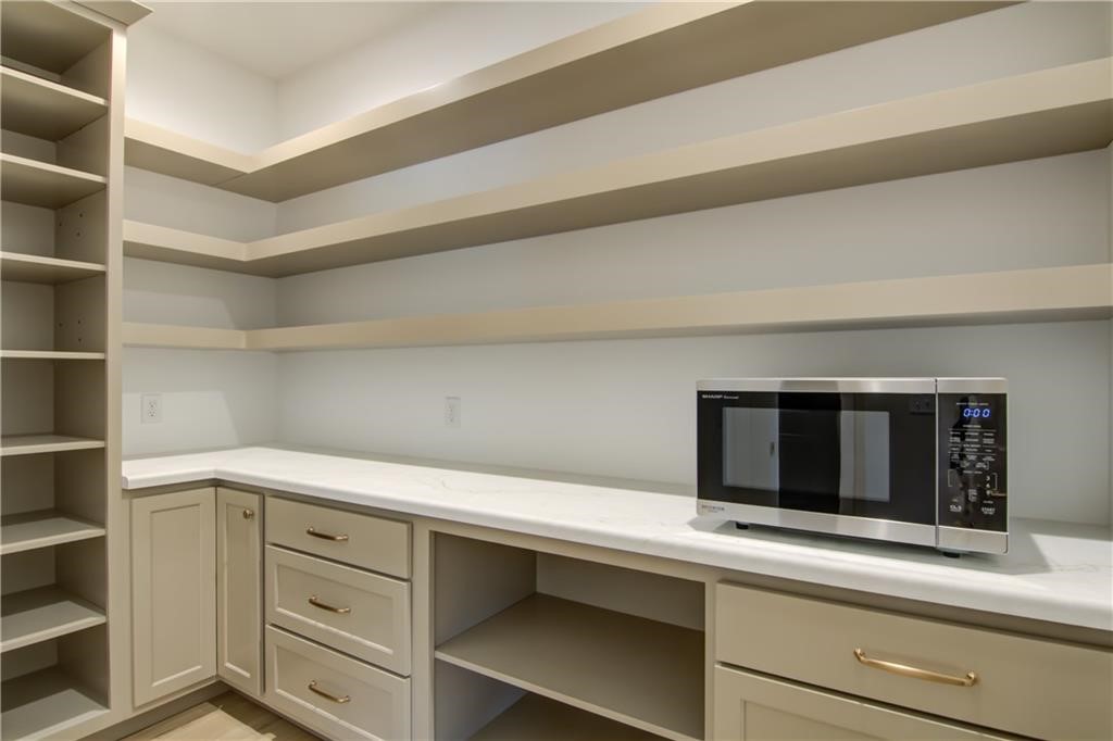 S9024-Chestnut-Eau-Claire-WI-54701-2