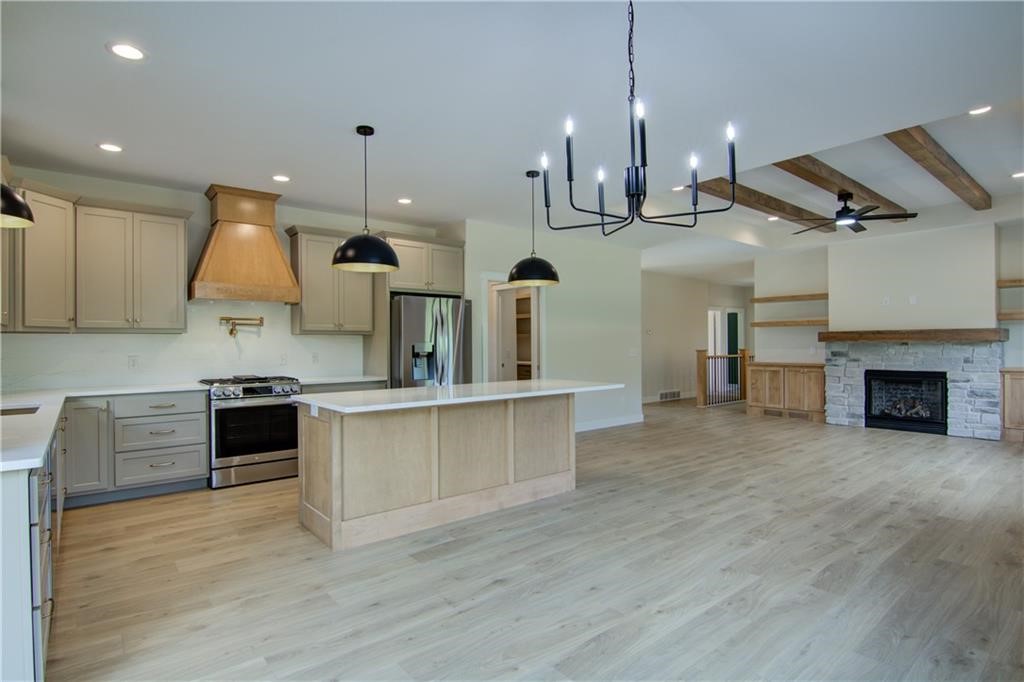 S9024-Chestnut-Eau-Claire-WI-54701-4