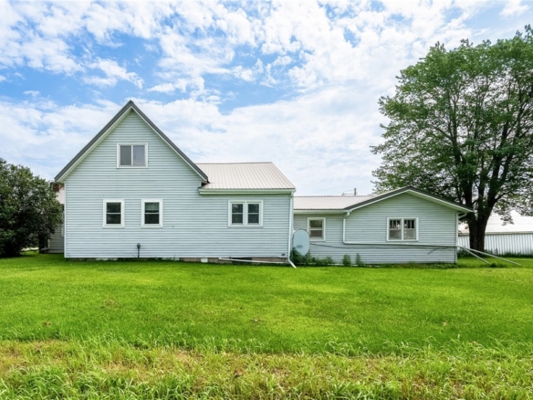 Residentialhouse for sale picture with an address of  W14827 County Road F  in Thorp and a list price of 220000