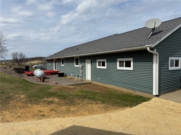 Residentialhouse for sale picture with an address of  W27381 Lewis Valley Road in Arcadia and a list price of 525000