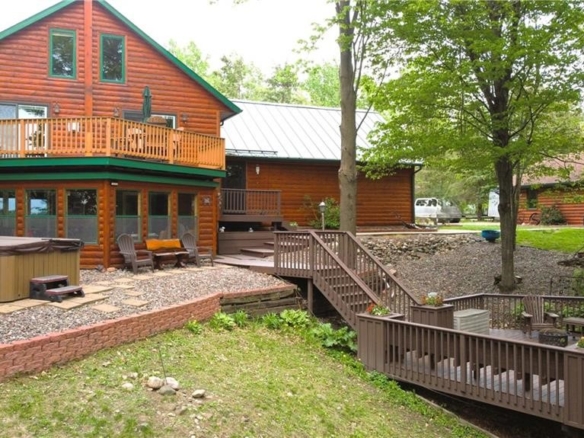 Residentialhouse for sale picture with an address of  W6825 Lakewood Boulevard in Ladysmith and a list price of 539900