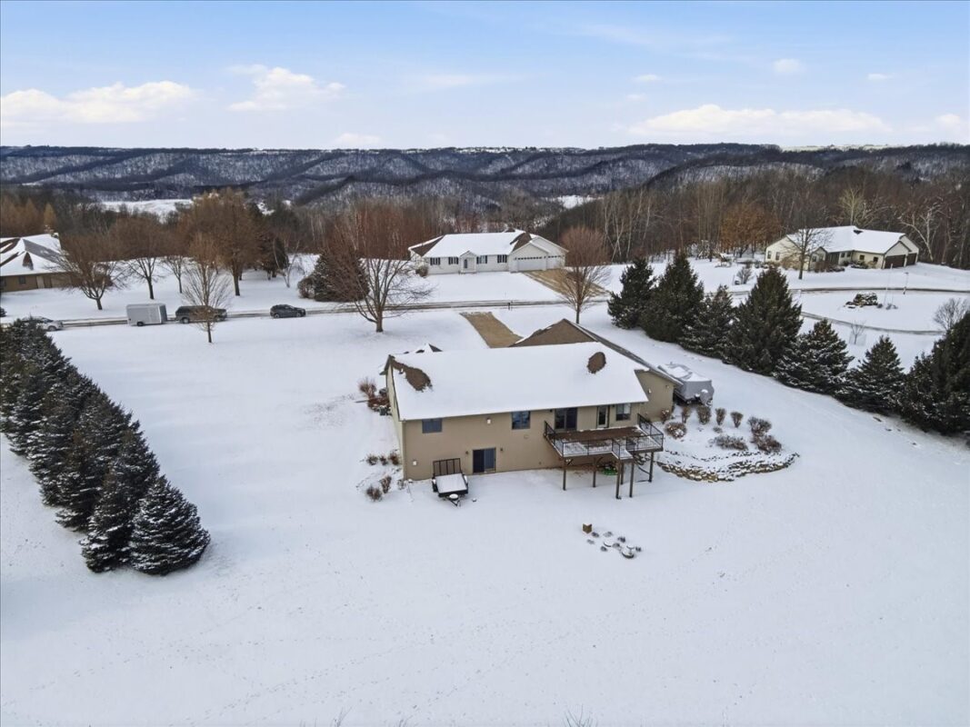 W4325 Tower Lane La Crosse WI 54601 — photo 2