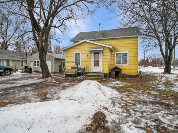Residentialhouse for sale picture with an address of  1002 Cora Avenue in Rice Lake and a list price of 145500