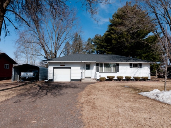 Residentialhouse for sale picture with an address of  1005 Poplar Avenue in Cameron and a list price of 249900
