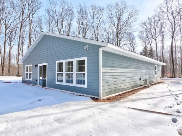 Residentialhouse for sale picture with an address of  10163N Hardwood Hills Drive in Hayward and a list price of 379450