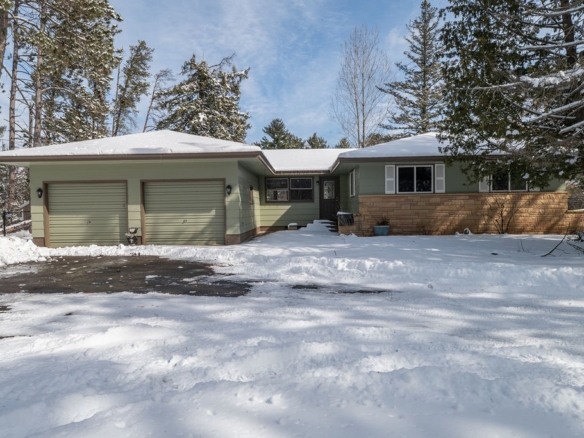 Residentialhouse for sale picture with an address of  10704N Riverside Road  in Hayward and a list price of 399000