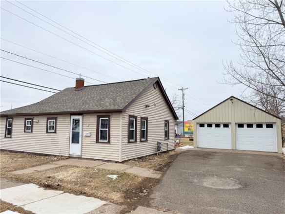 Residentialhouse for sale picture with an address of  11 Gates Street in Rice Lake and a list price of 150000