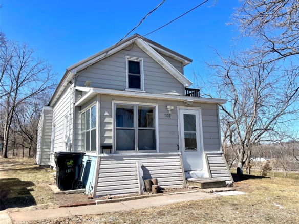 Residentialhouse for sale picture with an address of  1109 3rd Street in Menomonie and a list price of 199000
