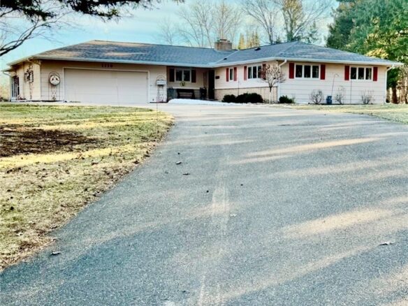 1118 Kathryn Drive, Eau Claire, WI