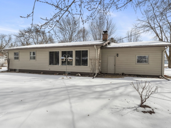 Residentialhouse for sale picture with an address of  112 Elbert Drive in Rice Lake and a list price of 299000