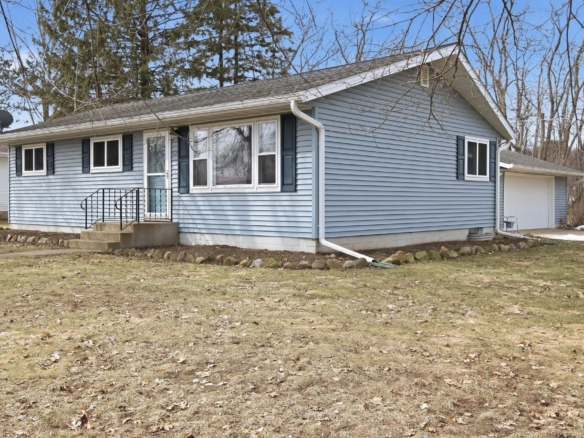 Residentialhouse for sale picture with an address of  117 16th Street in Menomonie and a list price of 289900