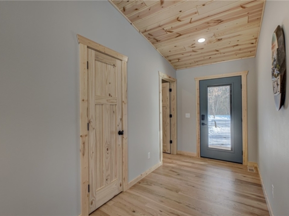 Residentialhouse for sale picture with an address of  11721 Vesper Drive in Hayward and a list price of 549900