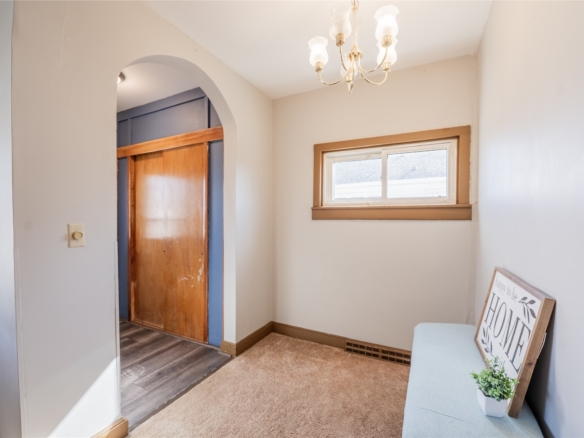 Residentialhouse for sale picture with an address of  121 Oak Street in Stanley and a list price of 175000