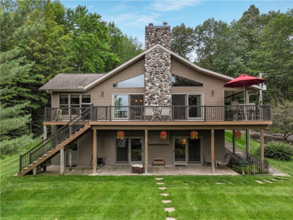 Residentialhouse for sale picture with an address of  12210 Ewig Lane in Hayward and a list price of 989900