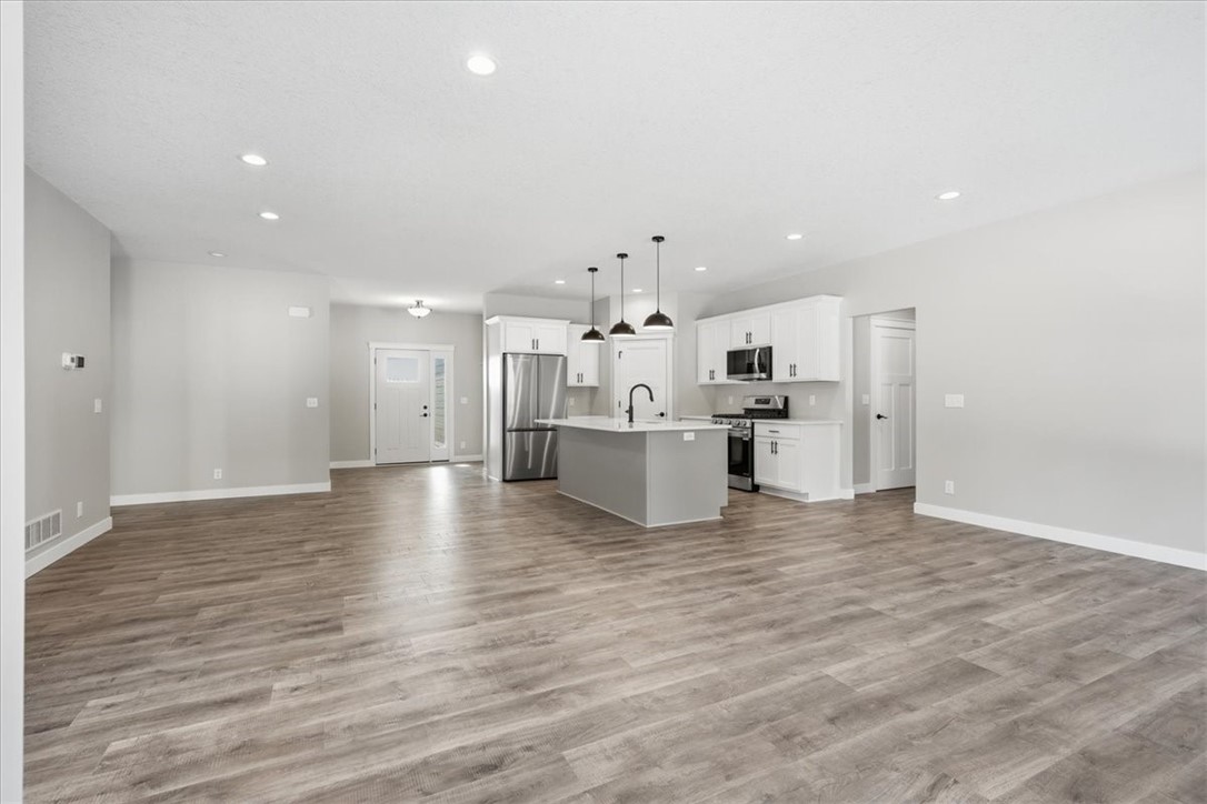 1276-200th-New-Richmond-WI-54017-1