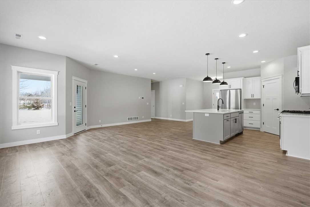 1276-200th-New-Richmond-WI-54017-2