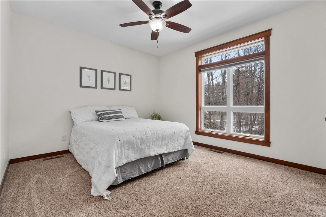 129 Grey Friar Lane, Eau Claire, WI — photo 18