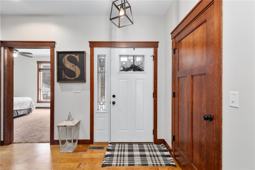 129 Grey Friar Lane, Eau Claire, WI — photo 3