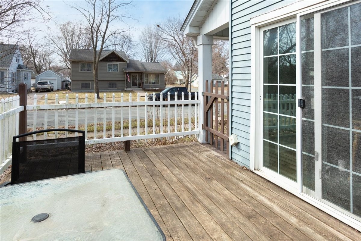 1332-Knapp-Menomonie-WI-54751-6