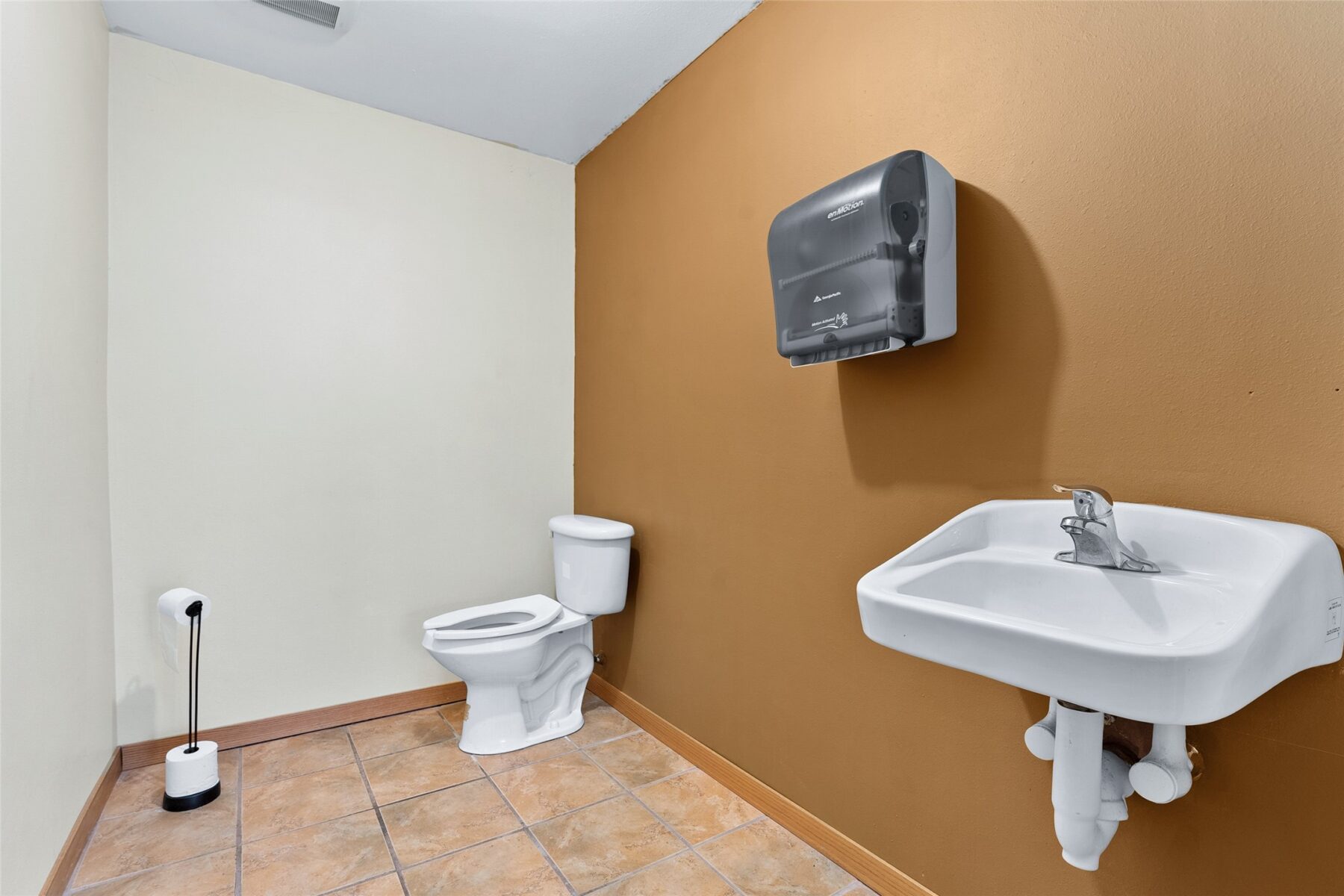 134 W Lincoln Street Augusta WI 54722 — photo 10