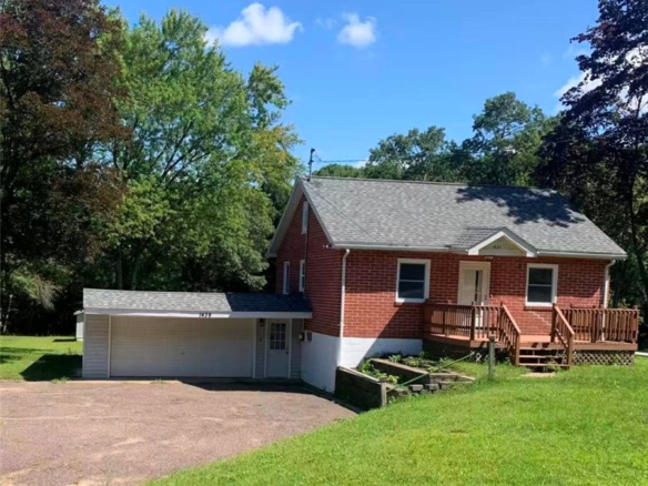 Residentialhouse for sale picture with an address of  1435 Mckinley Road in Eau Claire and a list price of 299950