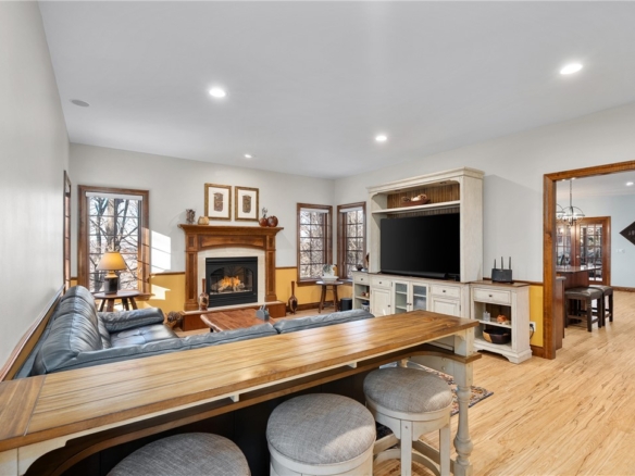 Residentialhouse for sale picture with an address of  1520 Knollwood Trail in Altoona and a list price of 850000