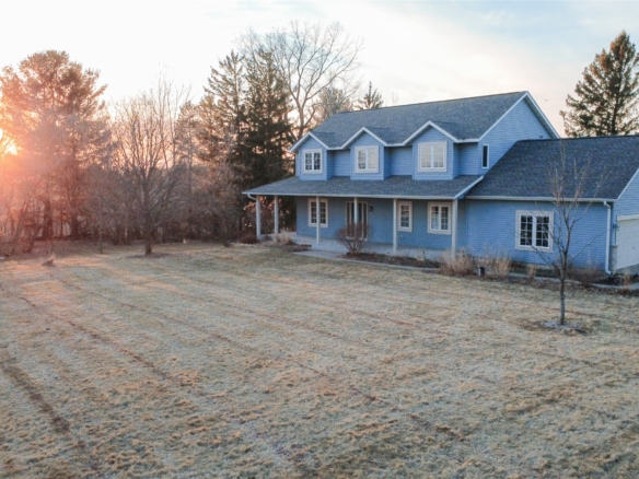 Residentialhouse for sale picture with an address of  1612 County Road J  in Hammond and a list price of 599900