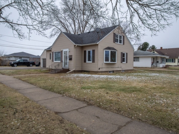Residentialhouse for sale picture with an address of  1706 Birney Street in Eau Claire and a list price of 324900