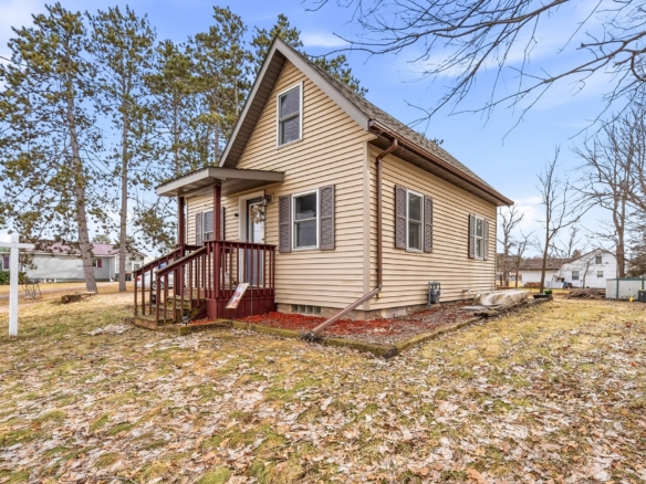 Residentialhouse for sale picture with an address of  18251 Clarke Street in Whitehall and a list price of 110000