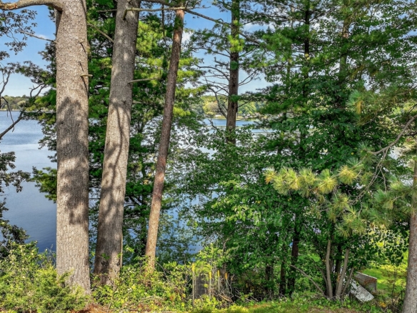 Residentialhouse for sale picture with an address of  19380 52nd Avenue in Chippewa Falls and a list price of 499900