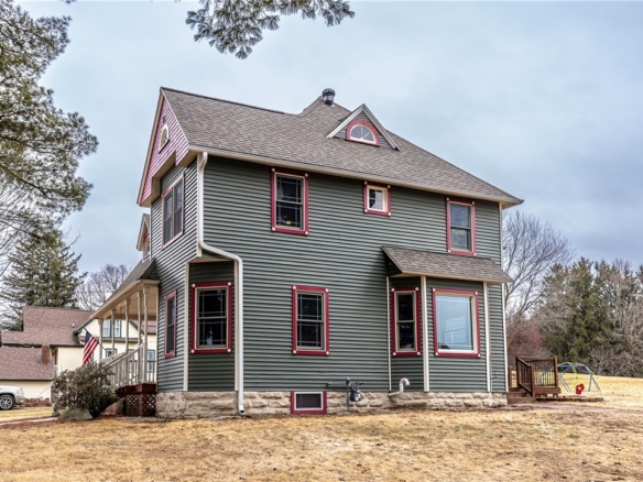 Residentialhouse for sale picture with an address of  201 Grove Street in Alma Center and a list price of 249900