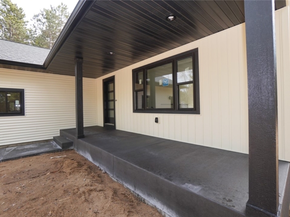 Residentialhouse for sale picture with an address of  20251 72nd Avenue in Chippewa Falls and a list price of 489900