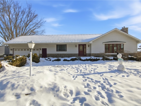 Residentialhouse for sale picture with an address of  2039 Town Hall Road in Eau Claire and a list price of 400000