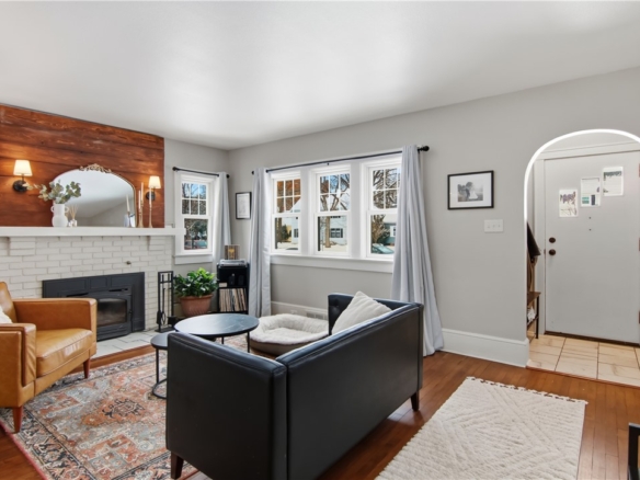 Residentialhouse for sale picture with an address of  227 McKinley Avenue in Eau Claire and a list price of 389900