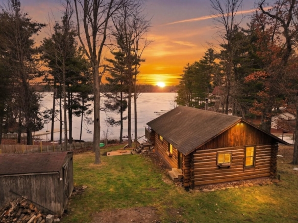 Residentialhouse for sale picture with an address of  2378 9th Avenue in Chetek and a list price of 349900