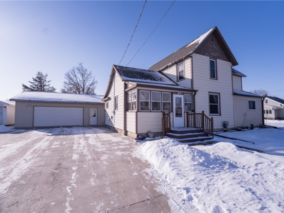 Residentialhouse for sale picture with an address of  255 Vine Street in Mondovi and a list price of 214900